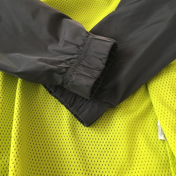 Windbreaker for 5~6 yrs old - Picture 5 of 6